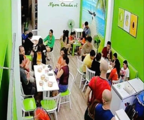 Khách hàng tại chi nhánh mới